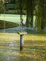 Jongen met vogeltje Maria van Everdingen Rengerspark leeuwarden.JPG