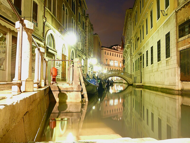 File:Kanal in venecia.JPG