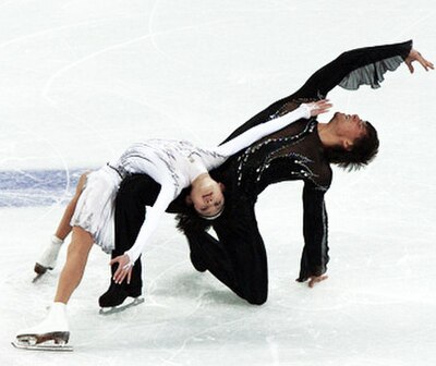 Kavaguti/Smirnov perform their short program at the 2010 Olympics