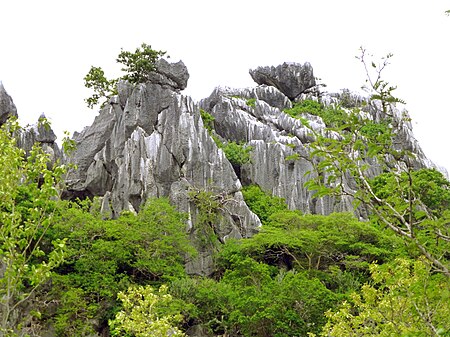 ไฟล์:Khao_Sam_Roi_Yot_National_Park_Landscape_-_Thailand_2013_0646.jpg