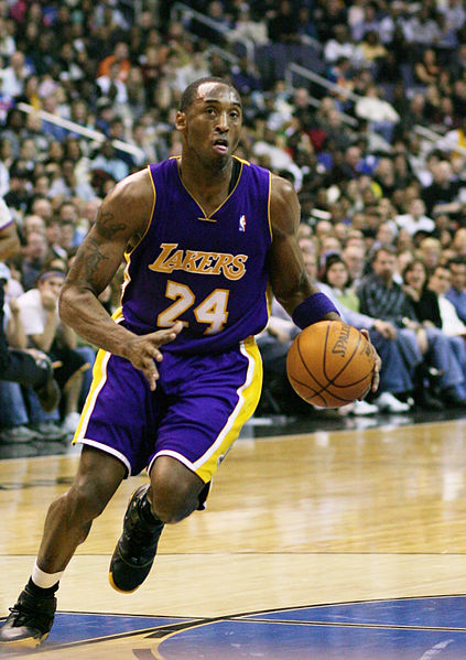 Ficheiro:Kobe Bryant Drives2.jpg