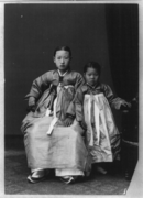 Une coréenne et sa fille, entre 1910 et 1920.