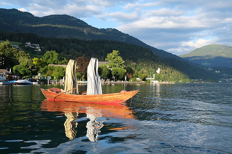 File:Kunstradln-millstatt-guardians-of-time-manfred-kielnhofer-art-event-biennale-biennial-show-gallery-museum-4927.jpg