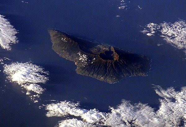 Satellite image of La Palma, with the Caldera de Taburiente visible (north is to the lower right)