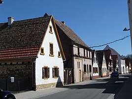 Straßenzug in Lachen-Speyerdorf