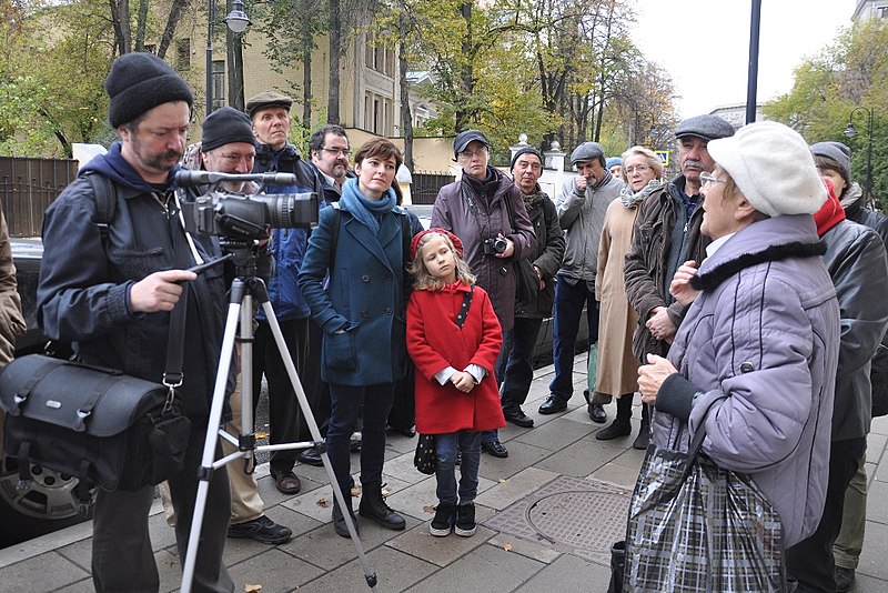 File:Last Address Sign — Moscow, Ulitsa Spiridonovka, 16. 9.10.2016 01.jpg