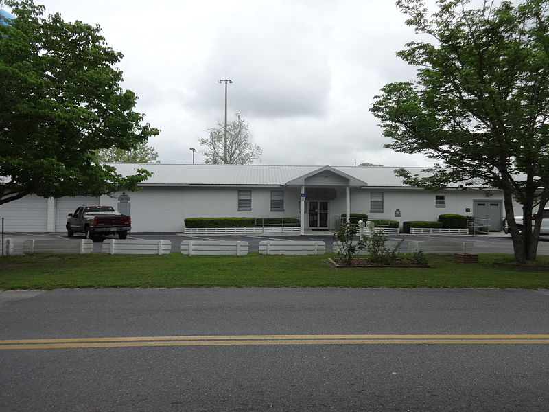 File:Lee City Hall.JPG