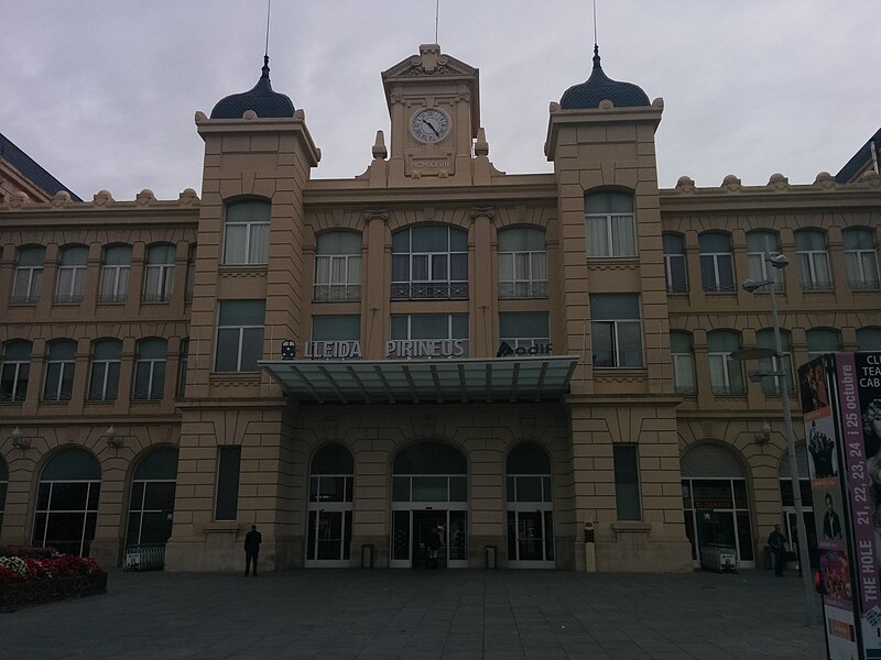 File:Lleida Station front of Estació Lleida-Pirineus.jpg