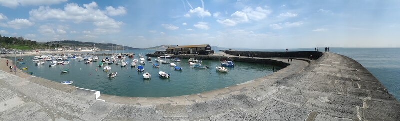 File:Lyme Regis Fossil Festival 44.jpg