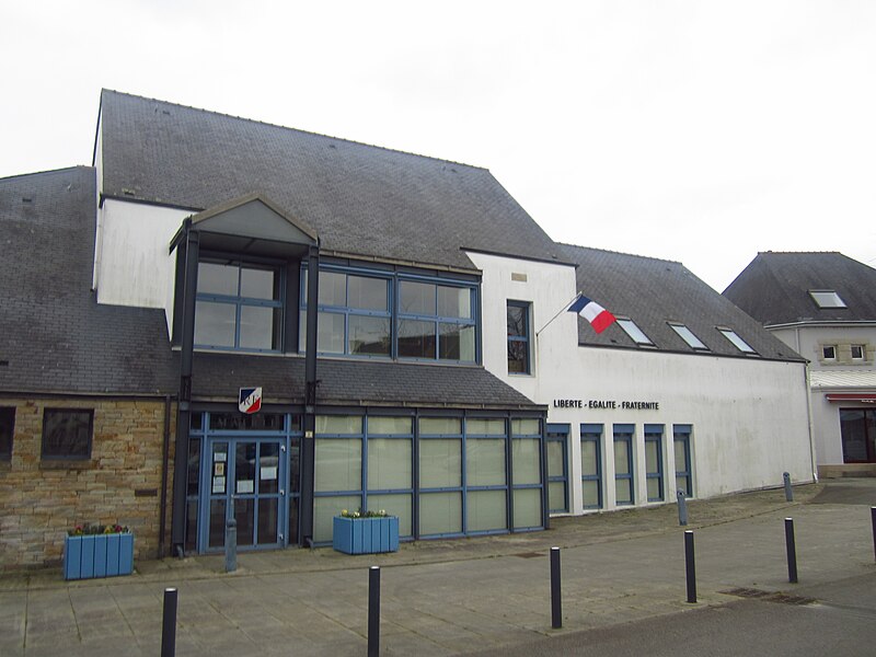 File:Mairie de Saint-Évarzec, Finistère.JPG