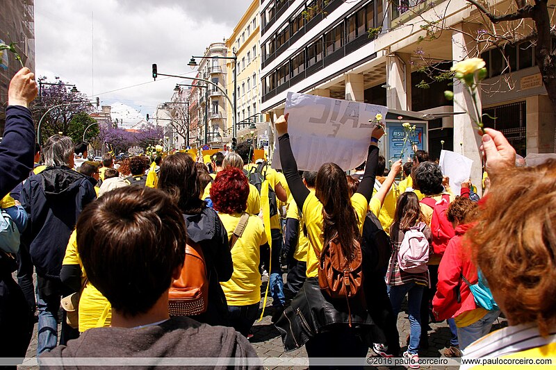 File:Manifestação das Escolas com Contrato de Associação MG 6422 (27258261862).jpg