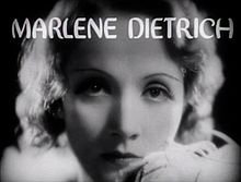 Marlene Dietrich v marockém přívěsu 3.jpg