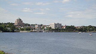 Vista da cidade desde o río Connecticut