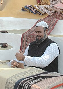 Muhammad Yusuf Khatri giving live.jpg