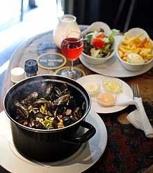 Mussels with fries Amsterdam.jpg