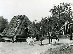 Skansen: Historia, Avdelningar och evenemang, Byggnader och anläggningar i urval