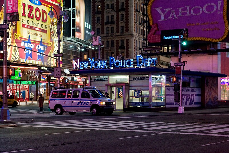 File:NYPD, Times Square (2182082364).jpg