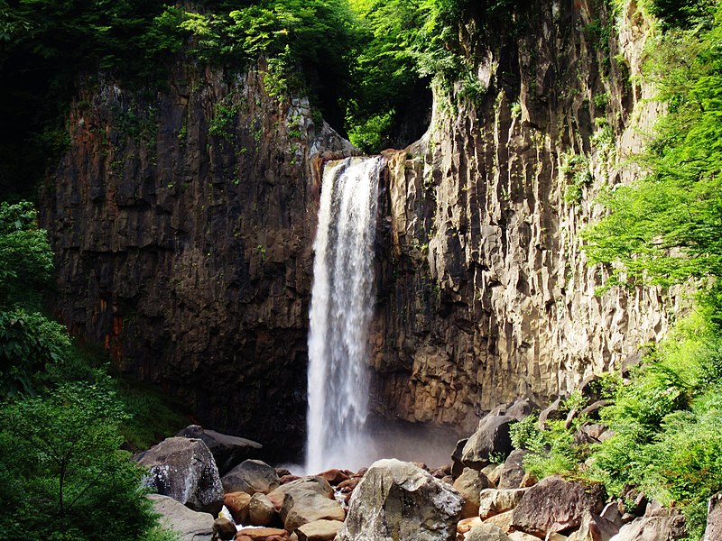 File:Naena Falls 2.jpg