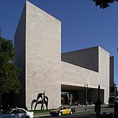 The National Gallery of Art in Washington, administered by the U.S. federal government. National gallery of art usa2.jpg