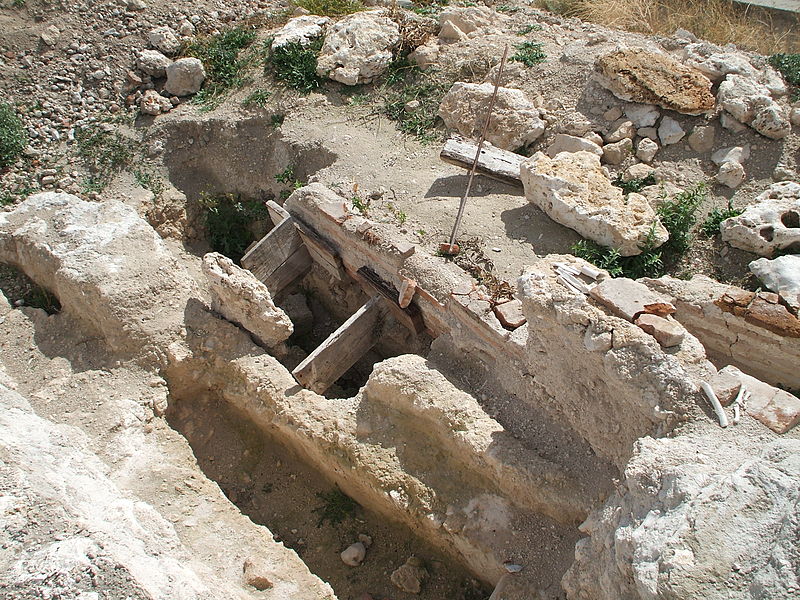 File:Necrópolis de las Iglesuelas (Cuéllar)3.JPG