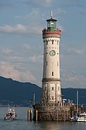 English: The New Lighthouse on one side of the harbor entrance in Lindau (Lake Constance, Germany) Deutsch: Der Neue Leuchtturm auf einer Seite der Hafeneinfahrt von Lindau am Bodensee.