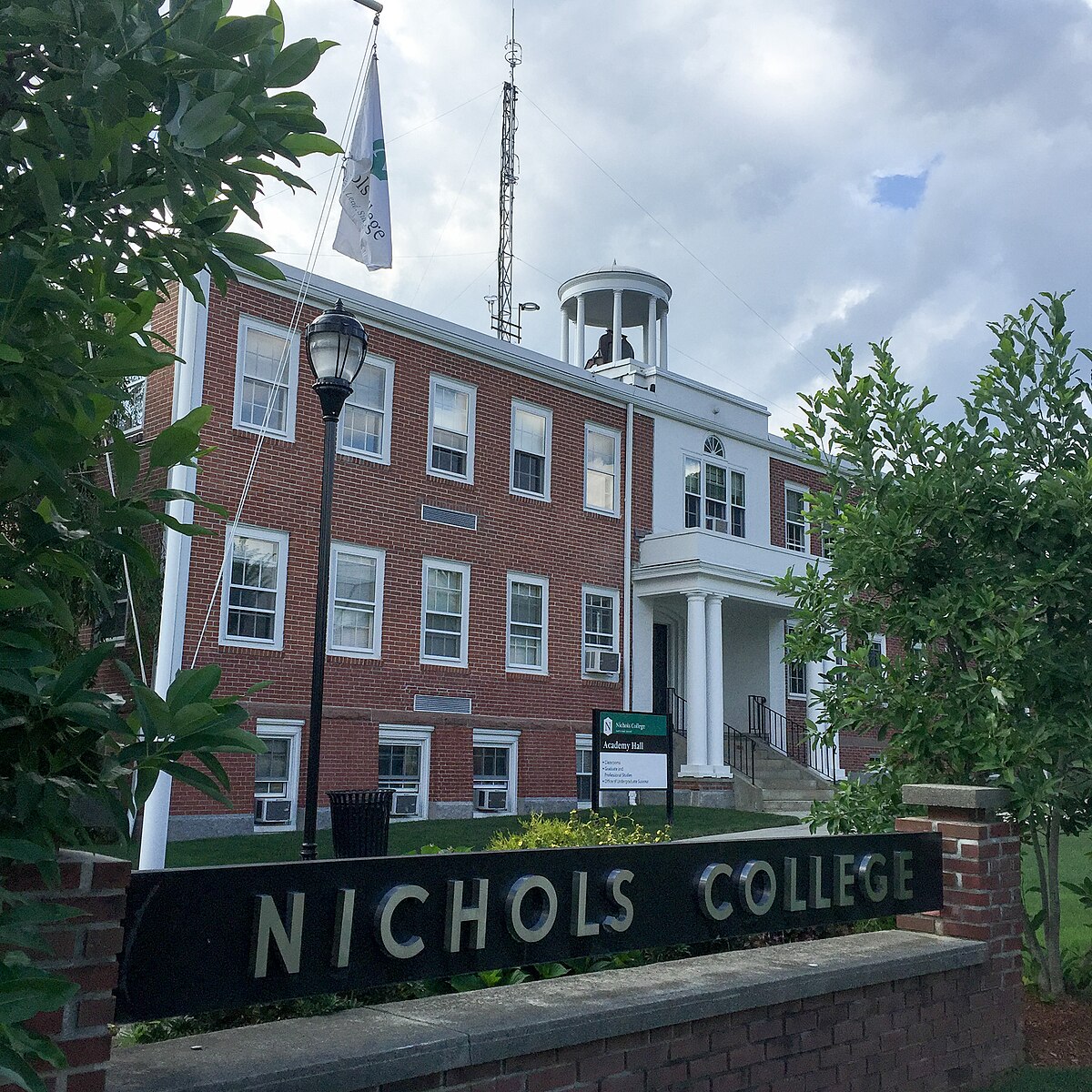 Nichols College - Wikipedia