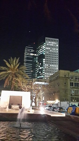 File:Night in Central Tel-Aviv - 11.jpg