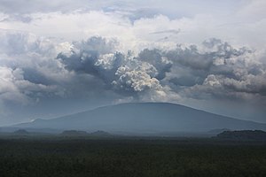 Nyamulagira volcano (20439939664).jpg