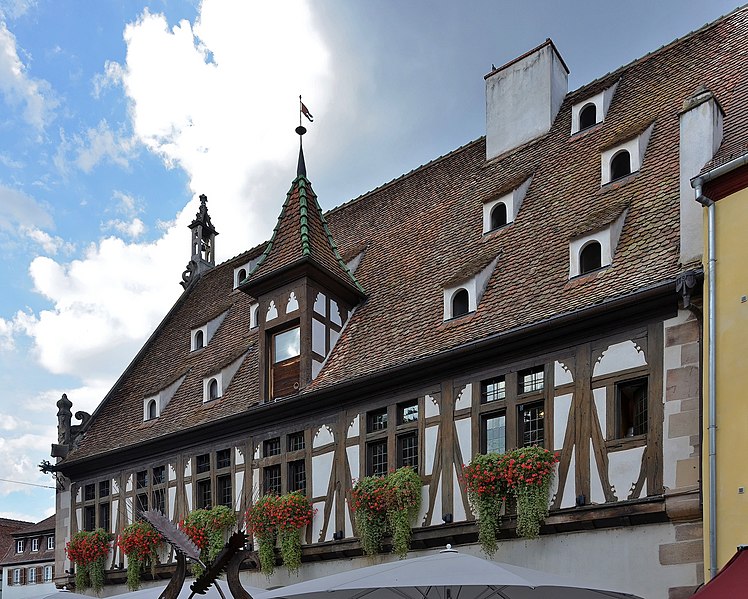 File:Obernai (Bas-Rhin) - Place du marché - Halle aux blés - 51180889260.jpg