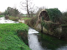 Old bone mill wheel - geograph.org.uk - 630819.jpg