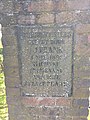 Opschrift linkerzuil: "De Eerste Steen Gelegd door J.Frank 1 Mei 1891 Stichter Eigenaar van deze Begraafplaats"