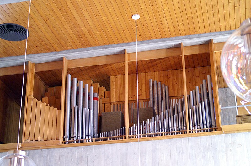 File:Orgel Goldbergklinik Kelheim.jpg