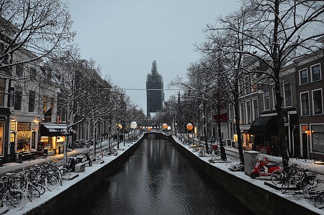 640px-Oude_Delft_snow.jpg (640×424)