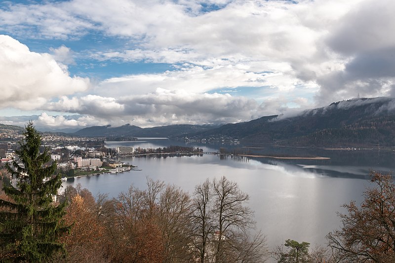 File:Pörtschach Leonstein Wörther See-Blick von der Hohen Gloriette 28112019 7575.jpg