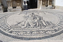 A mosaic of the university's seal in front of the main gate. Pacos das Escolas - Mosaico.jpg