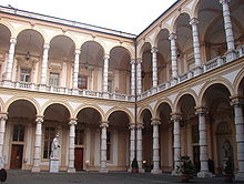 220px-Palazzo_universit%C3%A0_cortile_interno_Torino.JPG