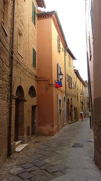 File:Panicale - Altstadtgasse 1.jpg