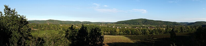 File:Panoramique de la vallée du Lot à Prayssac - Septembre 2014.jpg