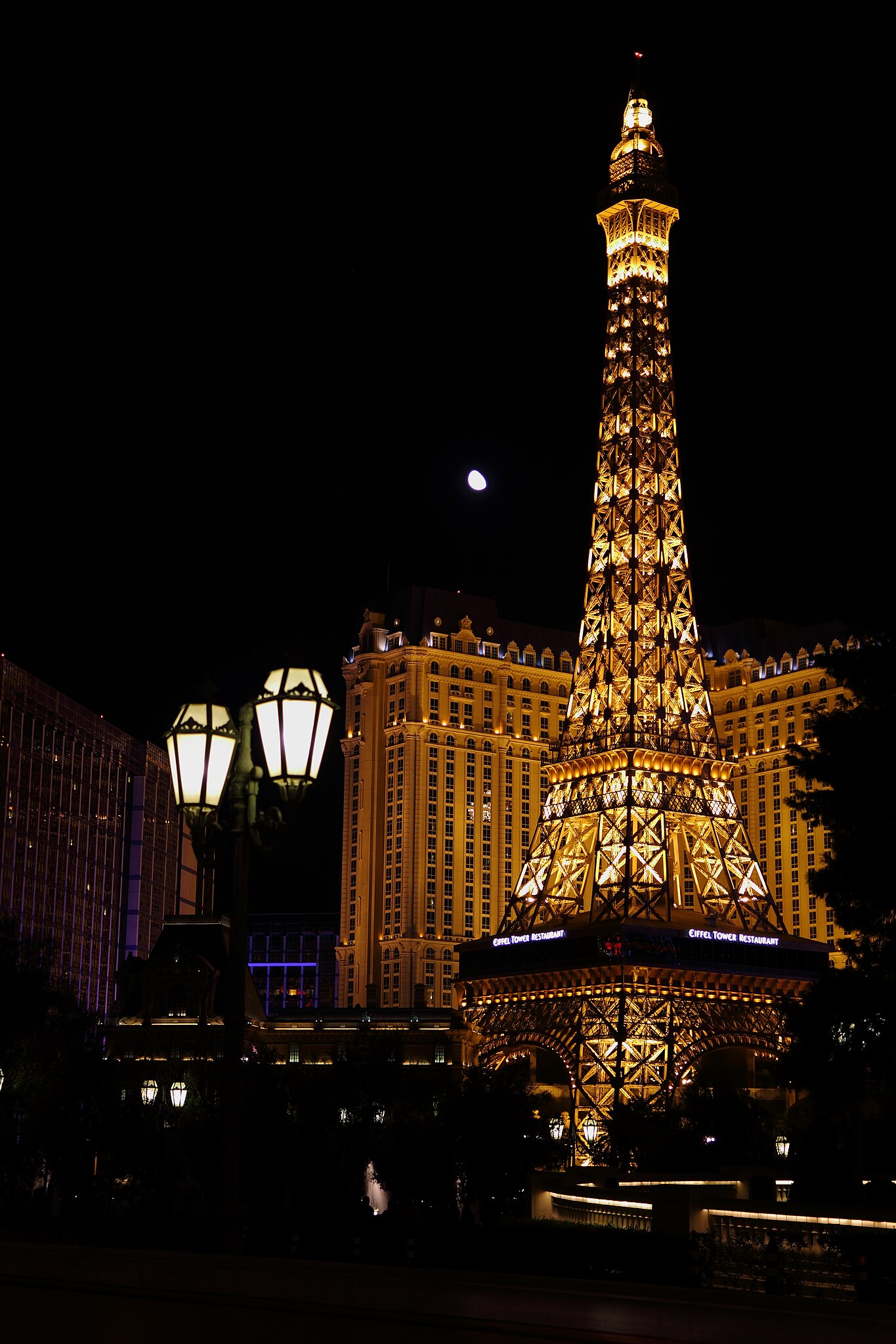 File:Eiffel Tower at Paris, Las Vegas by day, March 15, 2009.jpg -  Wikimedia Commons