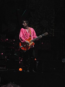 Peter Buck of REM in looking over shoulder.jpg