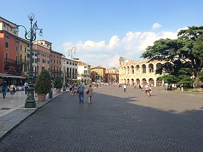 Come arrivare a Piazza Brà con i mezzi pubblici - Informazioni sul luogo