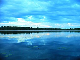 Pirttijärvi om natten i midsommartid 2004