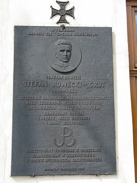 File:Plaque to Stefan Rowecki Grot in Piotrków Trybunalski.jpg