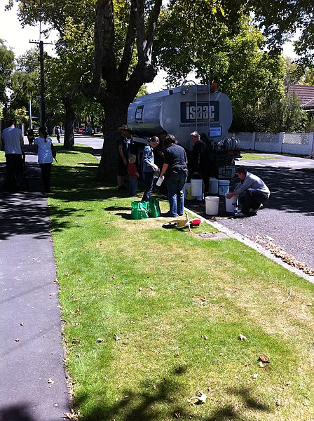 File:Post-earthquake water distribution in Beckenham - Tanker.jpg