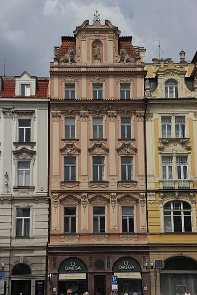 File:Prague 16.07.2017 House in Prague (36450359290).jpg