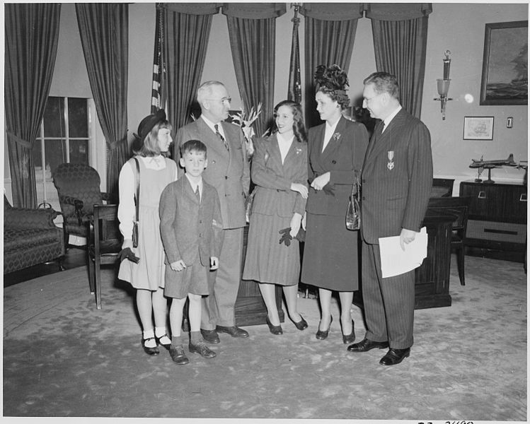 File:President Truman poses with Undersecretary of the Navy W. John Kennedy and his family in the oval office. Mr. Kennedy... - NARA - 199635.jpg