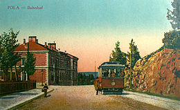 Tramway et gare de Pula.jpg