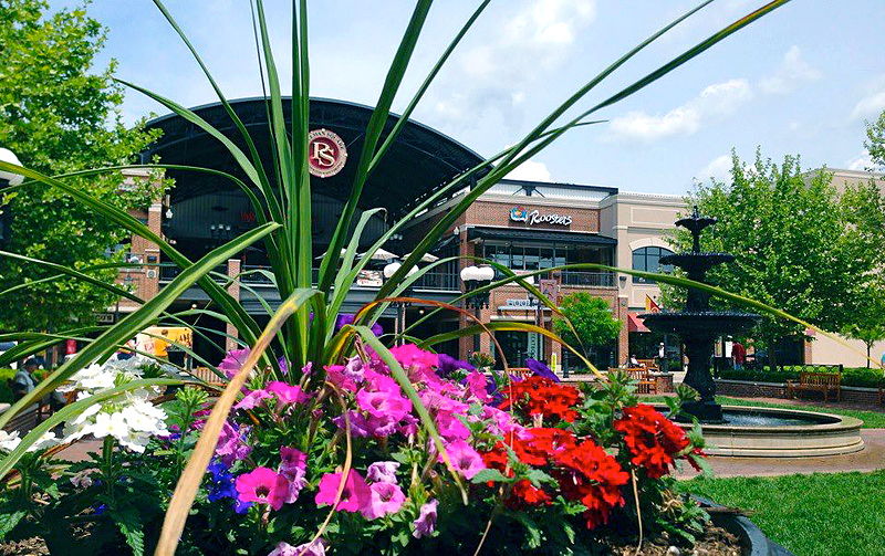 File:Pullman Square Flowers and Fountain.jpg