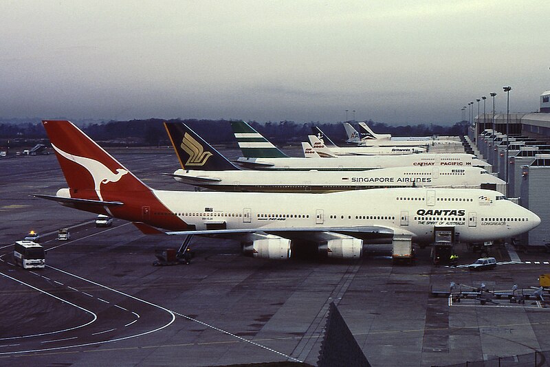 File:Qantas B747-400 (VH-OJH) @ MAN, 1990s.jpg