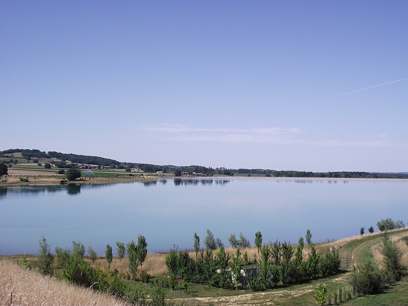 File:Réservoir du Magnoac 2 (Castelnau-Magnoac, Hautes-Pyrénées, France).jpg